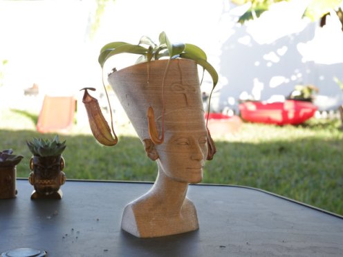 Nefertiti Vase http://www.thingiverse.com/thing:1372787